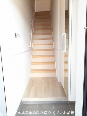 物件内観写真3　(落ち着いた玄関です)