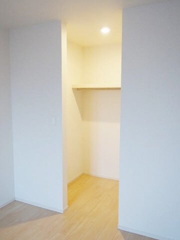 物件内観写真7　(たっぷりとした収納スペースです)