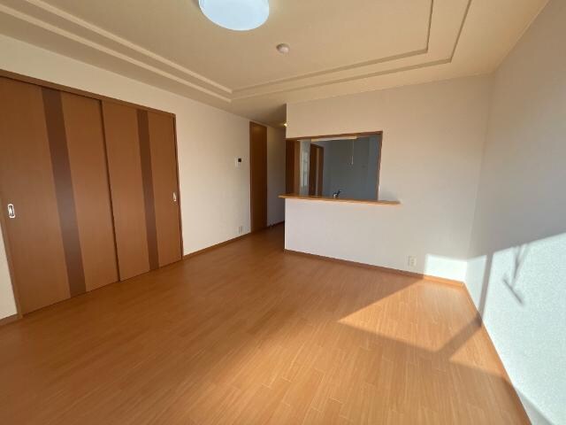 物件内観写真6　(リビング)