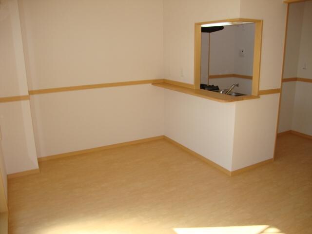 物件内観写真4　(リビング)