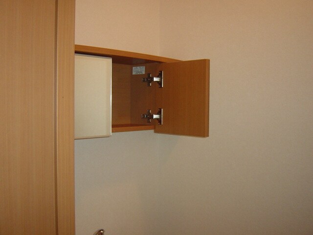 物件内観写真16　(トイレ棚)