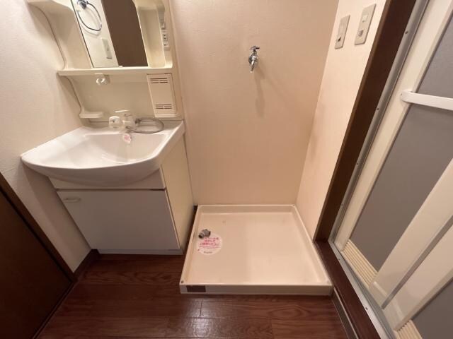 物件内観写真11　(洗濯機置場)