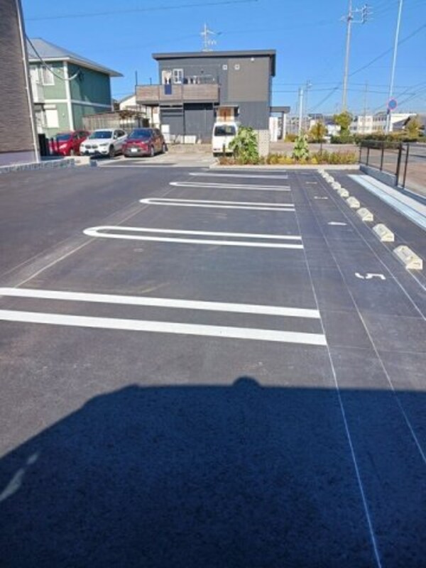 駐車場(駐車場に車を止められます)