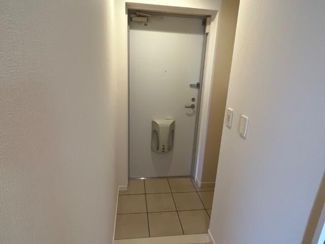 物件内観写真7　(玄関)