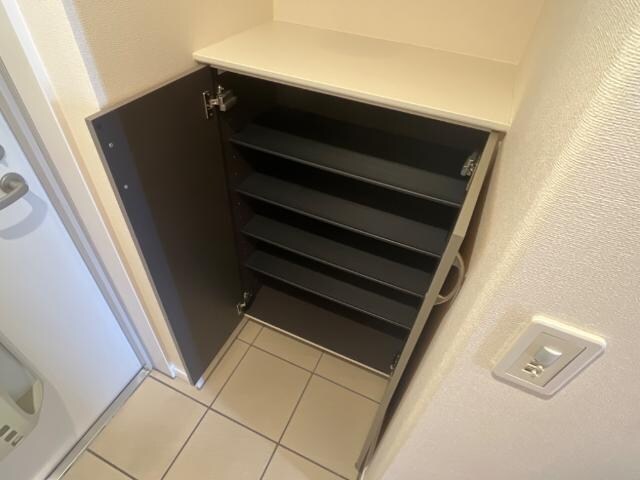 物件内観写真8　(下駄箱)