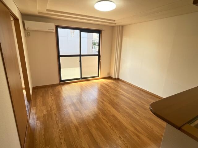 物件内観写真5　(リビング)