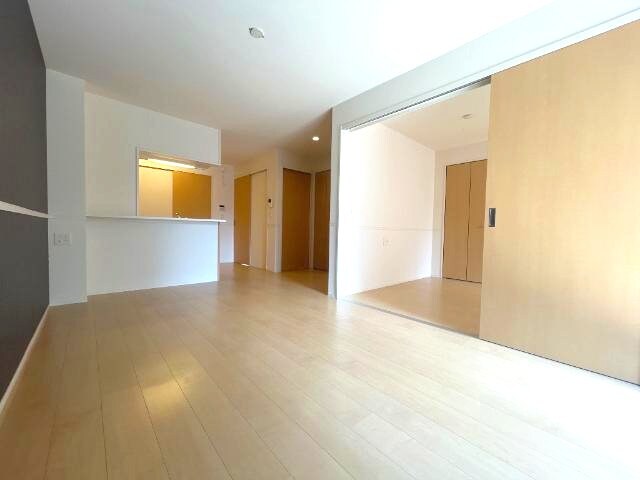 物件内観写真4　(リビング)