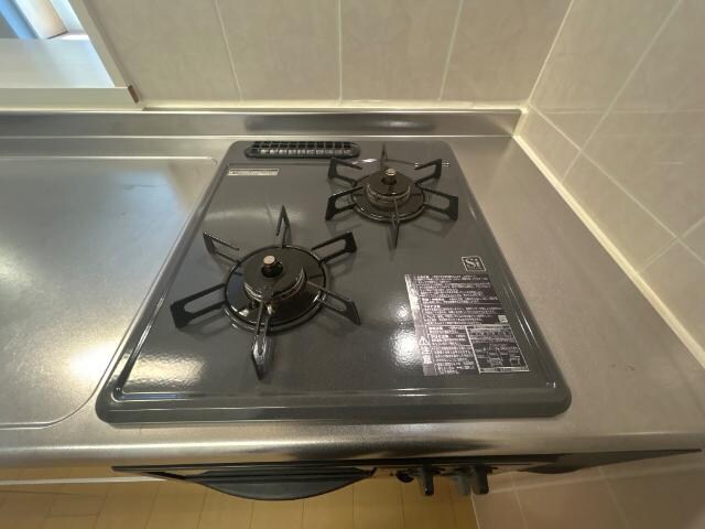 物件内観写真8　(2口ガスコンロ)