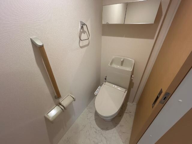 物件内観写真12　(シャワー付トイレ)