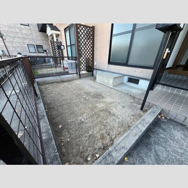 庭(室内写真は別部屋の写真です。)