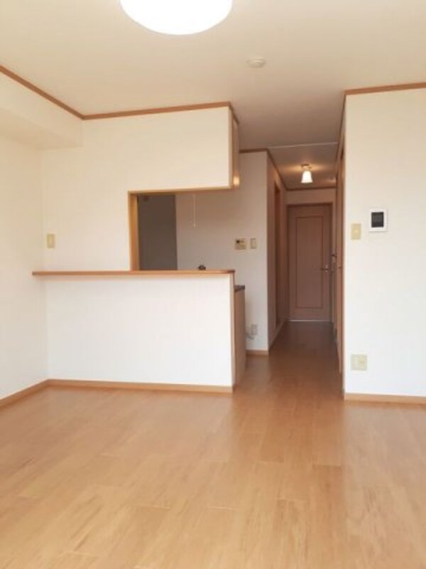 内装他(明るい室内です)