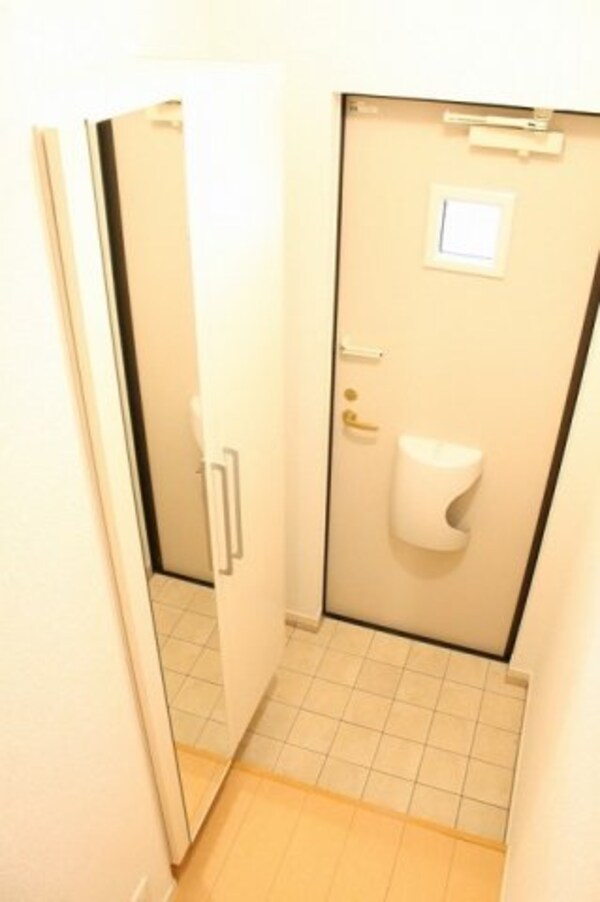 玄関(収納もある玄関です)