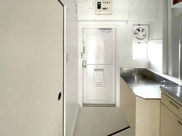 玄関(ビレッジハウスの同一物件・同一タイプの間取りの写真です)