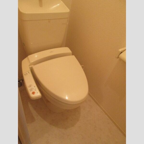 トイレ(※写真は同じマンションの違う部屋のものになります。)