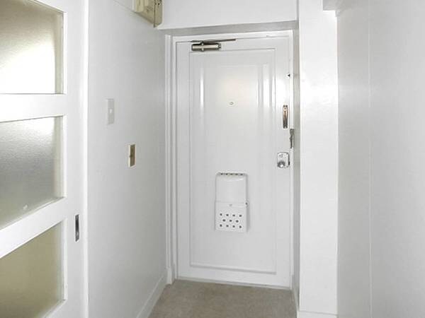 玄関(ビレッジハウスの同一物件・同一タイプの間取りの写真です)