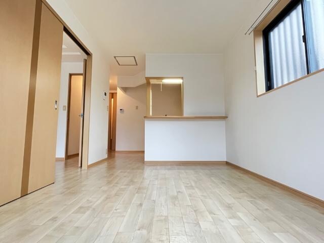 物件内観写真4　(リビング)