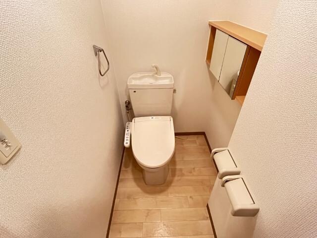 物件内観写真12　(シャワー付トイレ)