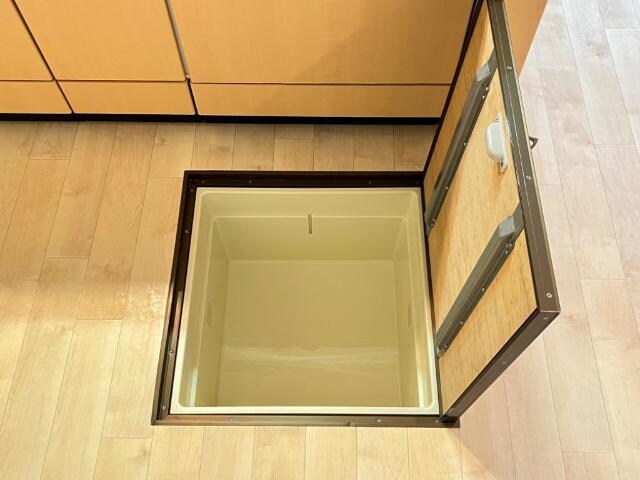 物件内観写真15　(床下収納)