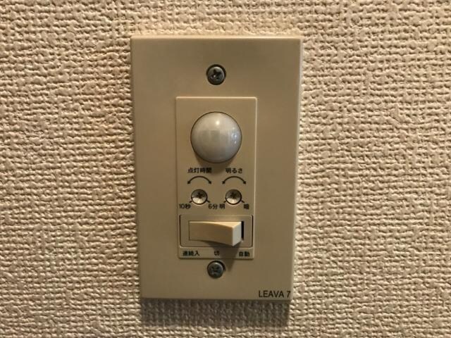物件内観写真14　(照明人感センサー)