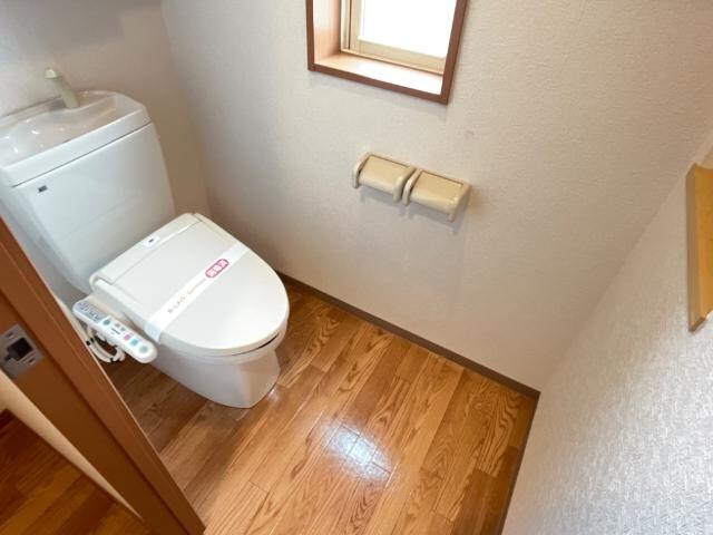 物件内観写真8　(シャワー付トイレ)