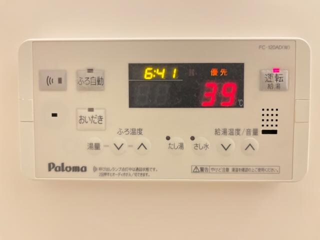 物件内観写真16　(給湯パネル)