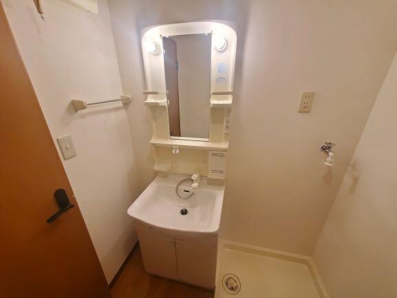 物件内観写真15　(洗面化粧台)