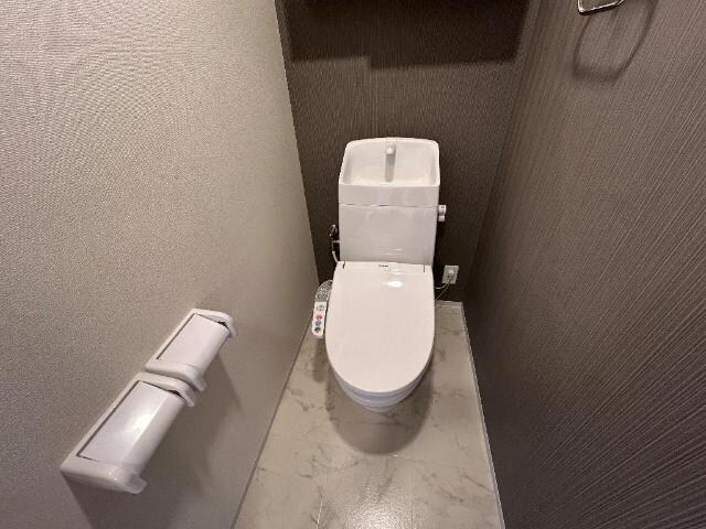 物件内観写真9　(シャワー付トイレ)