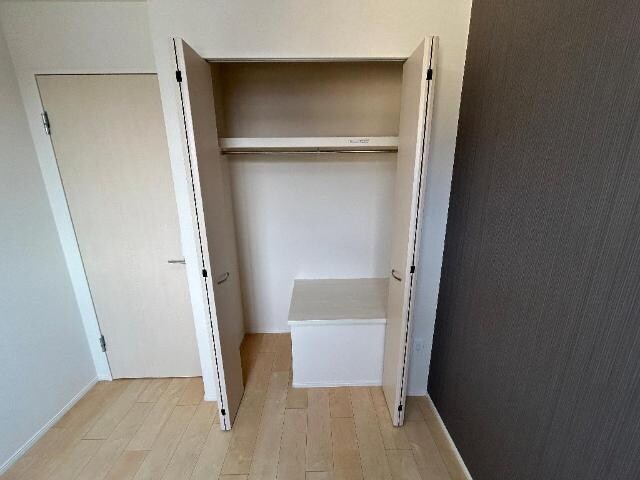 物件内観写真10　(洋室収納)