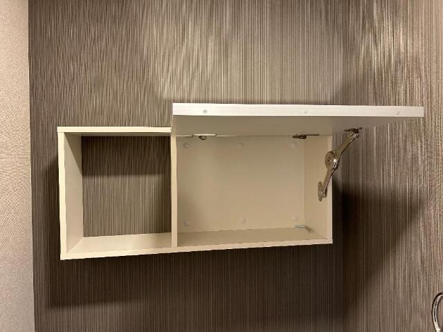 物件内観写真13　(トイレ収納)