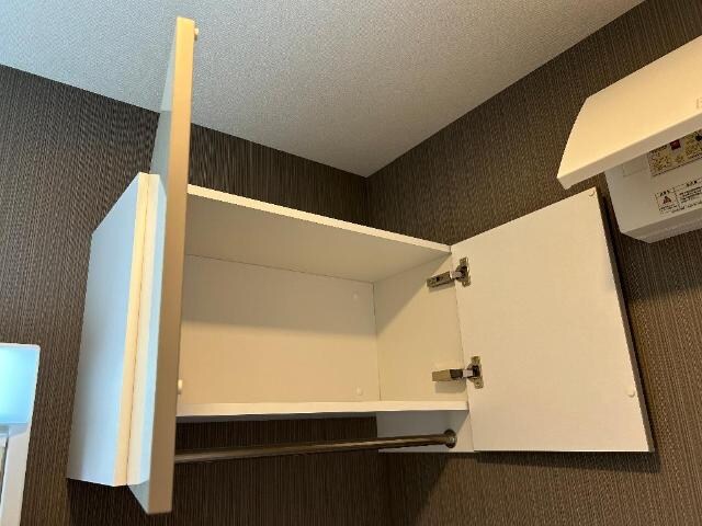 物件内観写真15　(脱衣所収納)