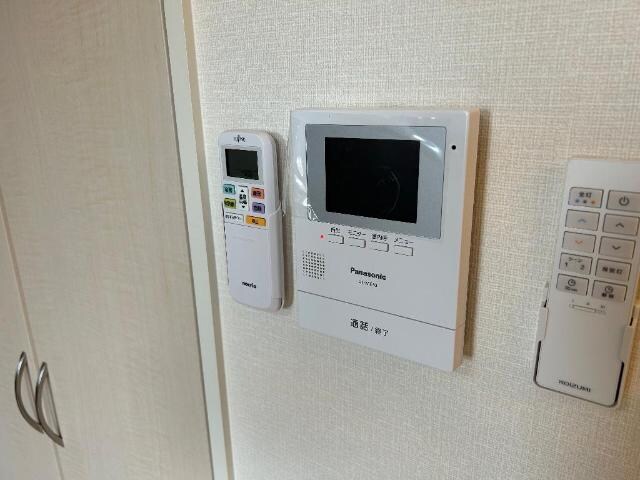 物件内観写真19　(カメラ付インターホン)