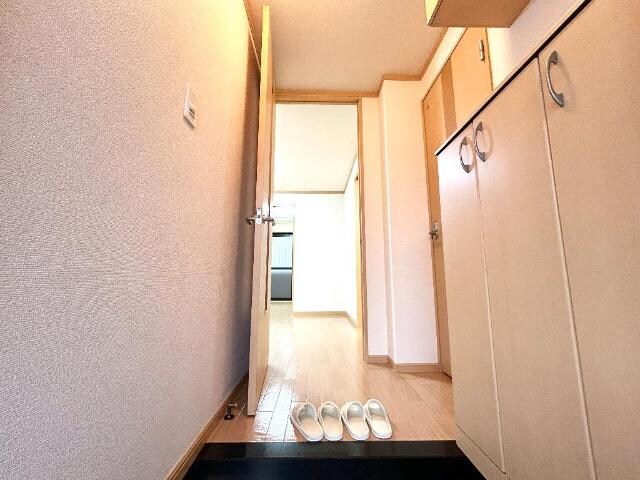 物件内観写真13　(玄関)