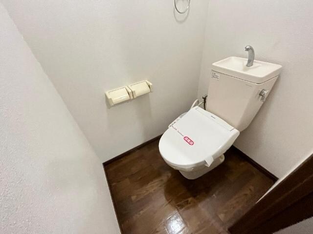 物件内観写真9　(シャワー付トイレ)