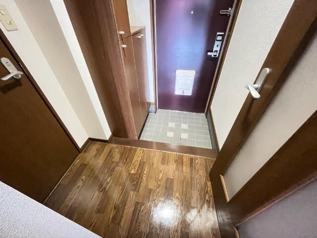 物件内観写真11　(玄関)
