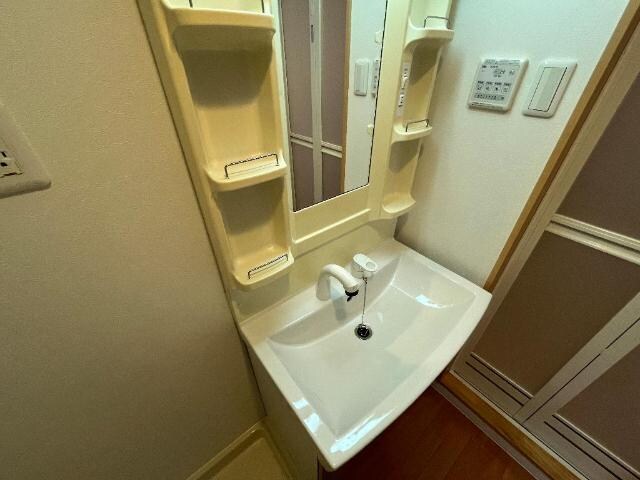 物件内観写真18　(洗髪洗面化粧台)