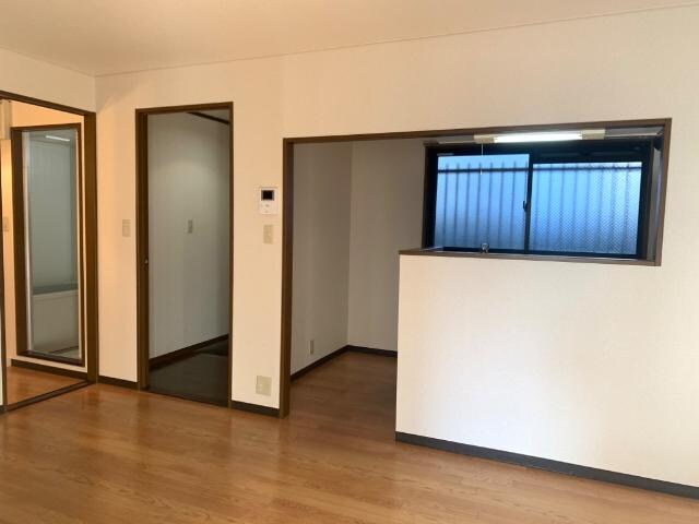 物件内観写真3　(リビング)