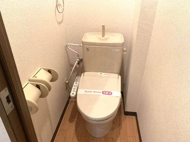 物件内観写真5　(シャワー付トイレ)