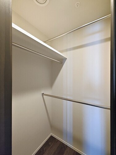 物件内観写真11　(洋室6.5畳のウォークインクロゼット)