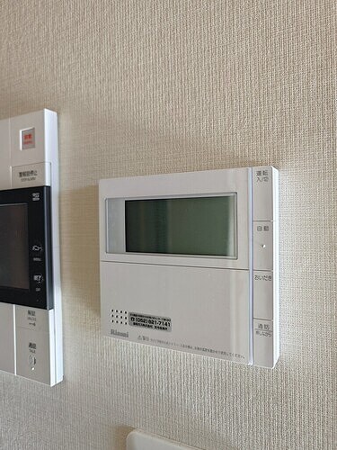 物件内観写真17　(給湯器リモコン)