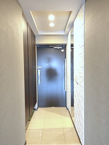 物件内観写真23　(玄関内側)