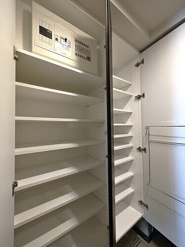 物件内観写真24　(玄関収納)