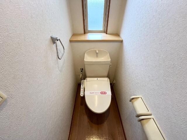 物件内観写真9　(シャワー付トイレ)