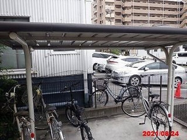その他(屋根付き駐輪場)
