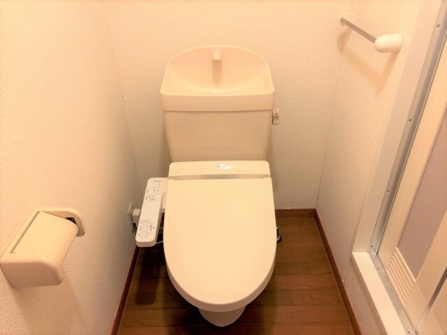 物件内観写真7　(温水洗浄便座付き)