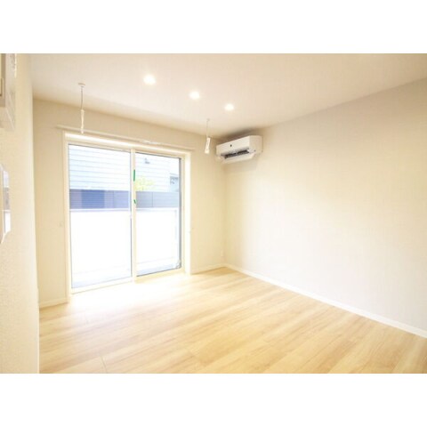 物件内観写真4　(室内写真は別部屋の写真です。)