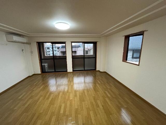 物件内観写真4　(洋室)