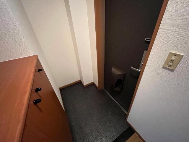 物件内観写真12　(玄関)