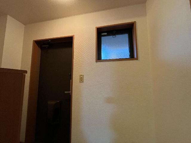 物件内観写真13　(玄関)
