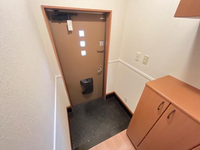 物件内観写真18　(玄関)