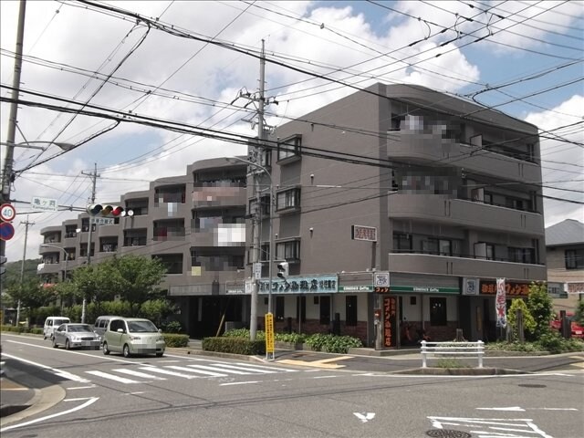 物件外観写真1　(エントランスもオシャレなマンションです☆)